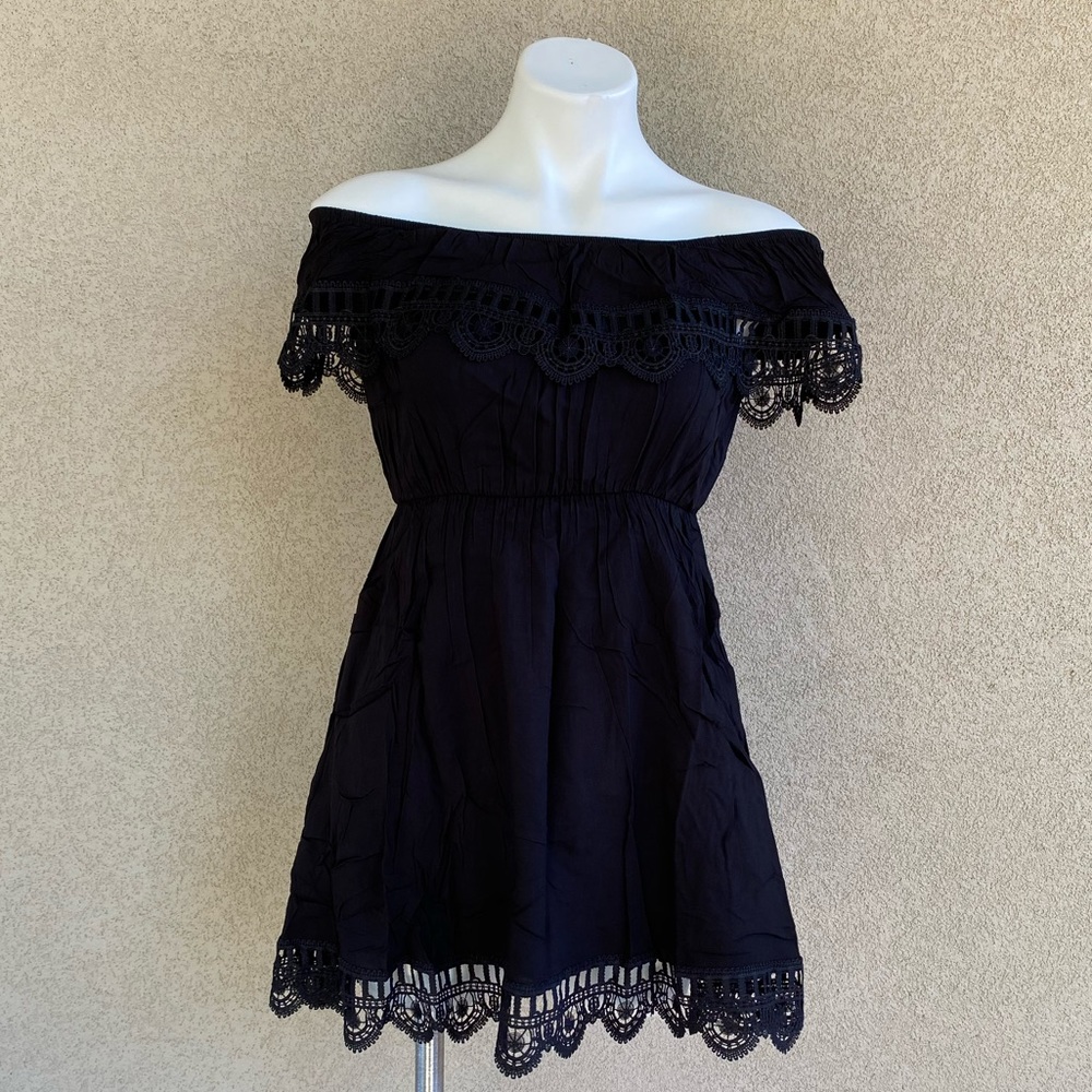 Black Off Shoulders Crochet Trim Mini Dress Lined - Picture 2 of 4